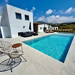 Faragas Hill Villa *